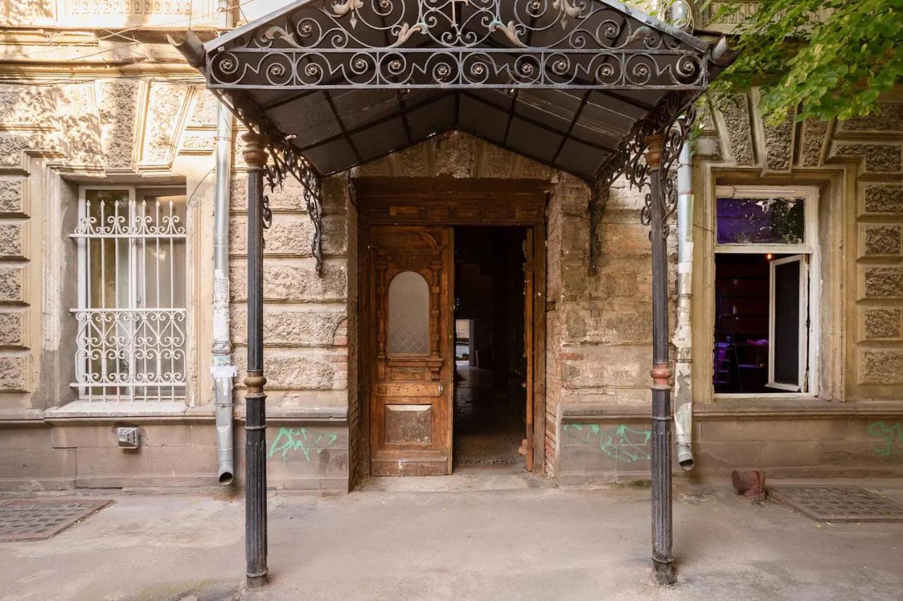 Room With Quite Yard View Tbilisi Exterior photo