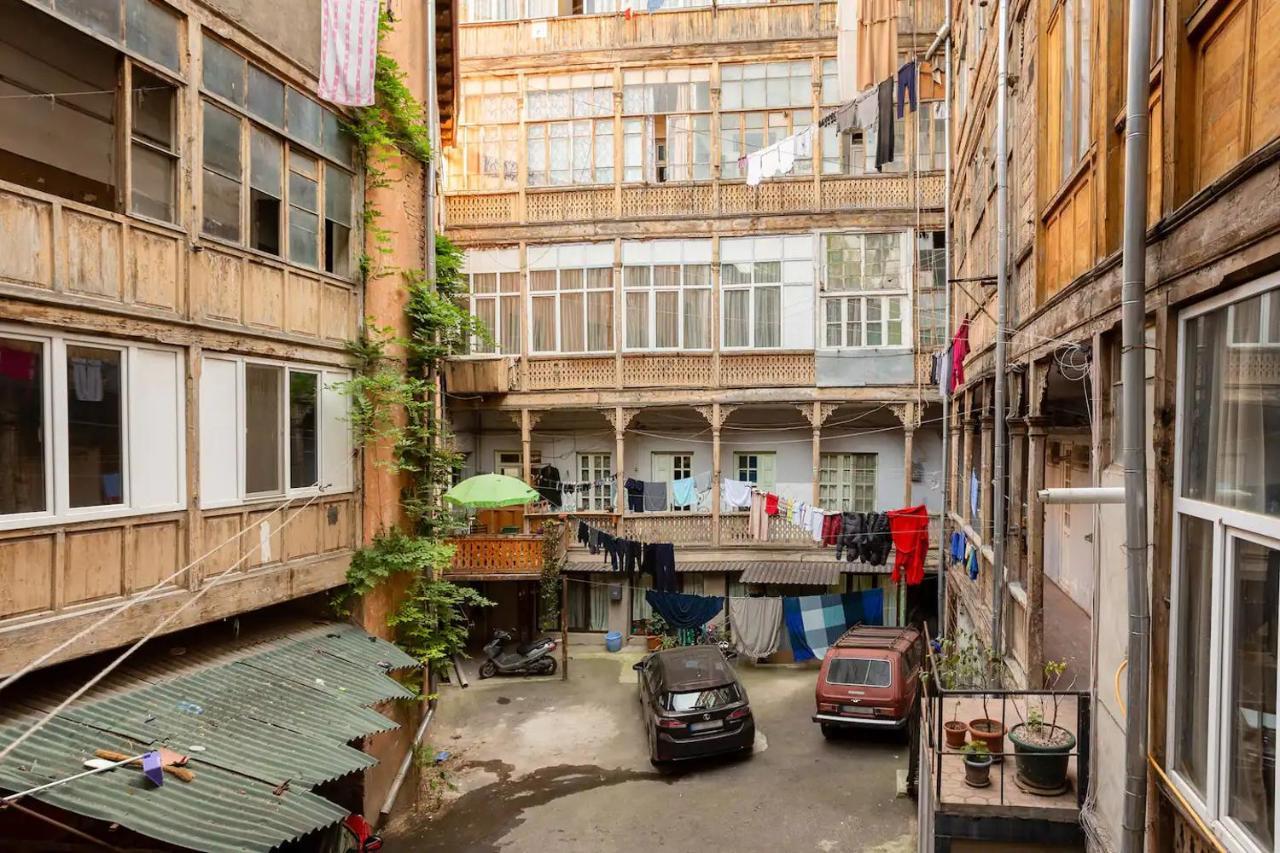 Room With Quite Yard View Tbilisi Exterior photo